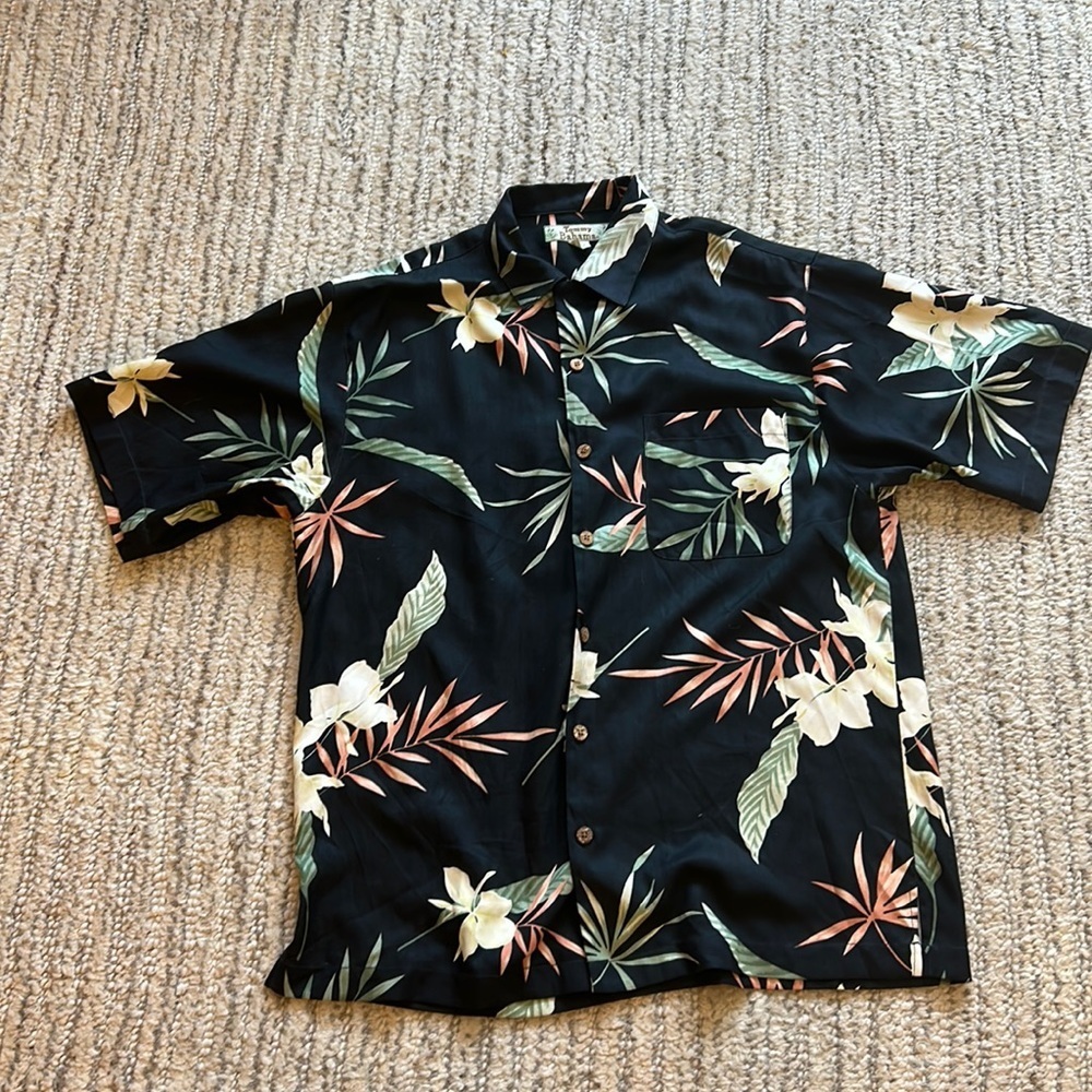 Tommy bahama size small Hawaiian shirt​​